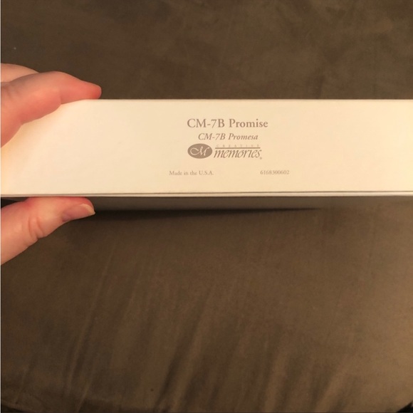 Creative Memories Bridal 7x7 album - Picture 7 of 7